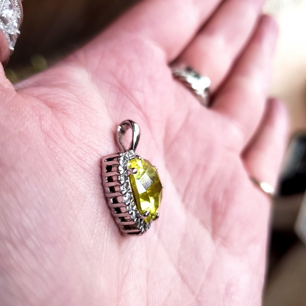 Peridot Diamond Pendant - Picture 8 of 8